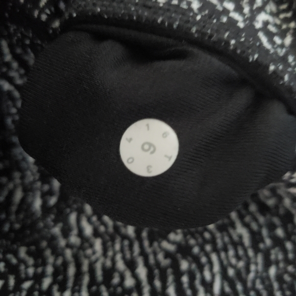 Lululemon Wunder Under Crop - Picture 9 of 9